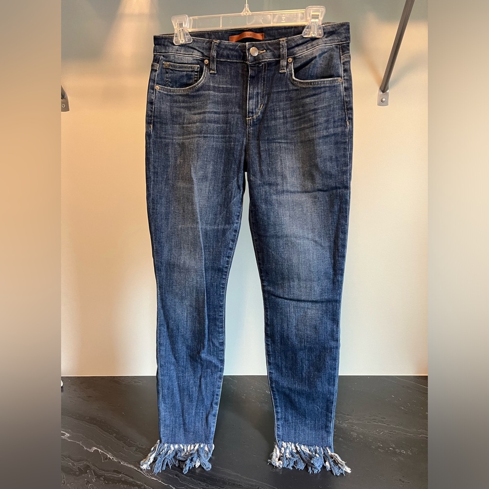 Joe’s JeansThe Icon Frayed Jeans. Excellent used condition. Size 29.